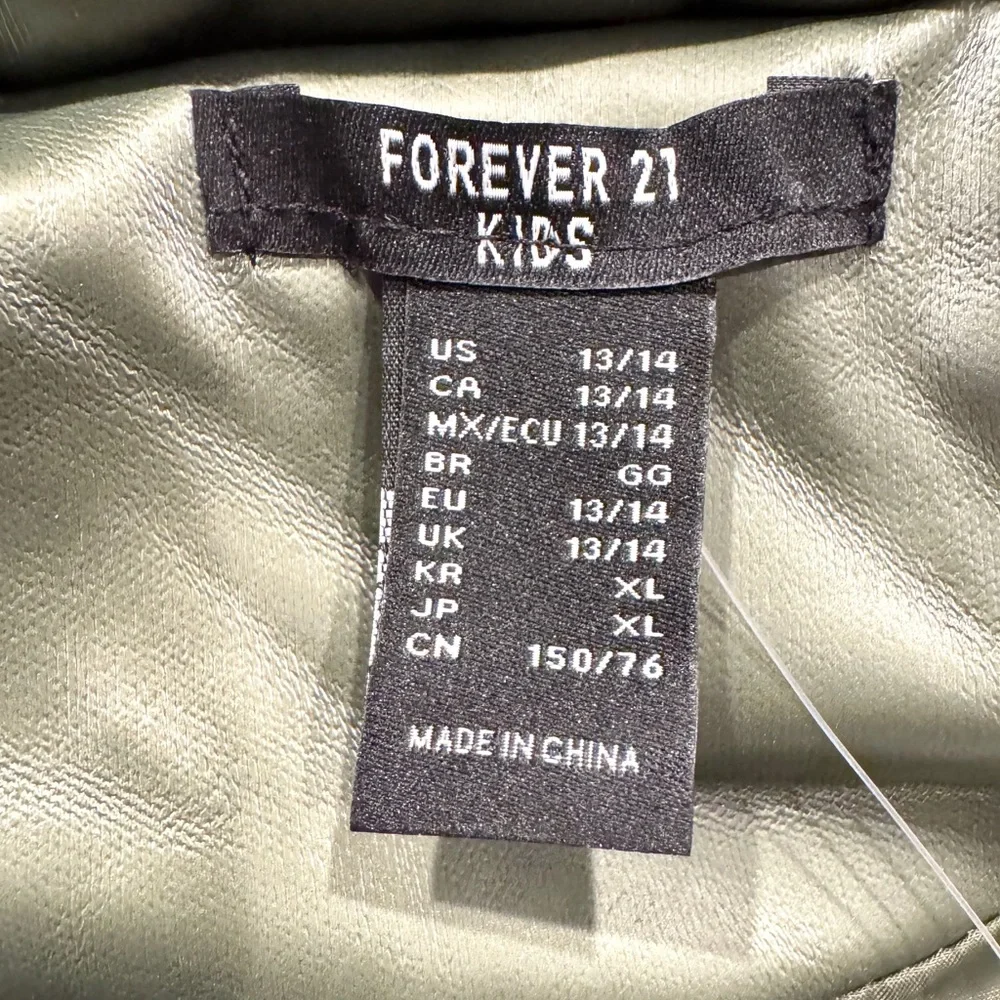 Forever 21 Shiny Green Puffer Vest Waterproof Pockets Kids Girl’s Size 14 NWT - Picture 6 of 9